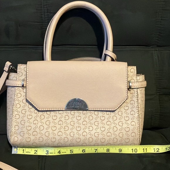 EUC Guess crossbody bag - Picture 13 of 15